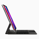 Imagen para el artículo titulado Ya puedes comprar el nuevo teclado del iPad Pro por más de lo que cuesta un iPad